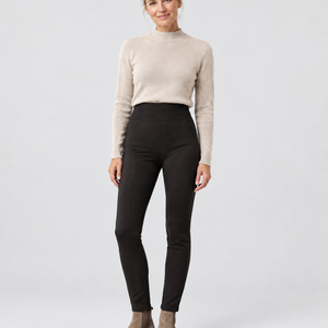 Matilde gevoerde legging in zwart met een coltrui en suède enkellaarsjes