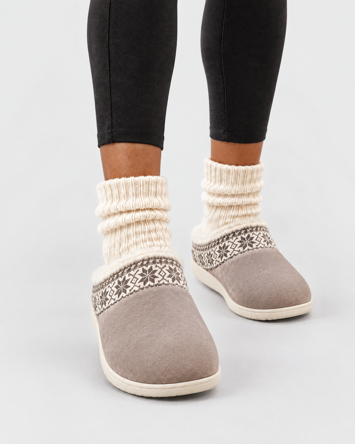 Teodora pantoffels in zacht taupe, vooraanzicht